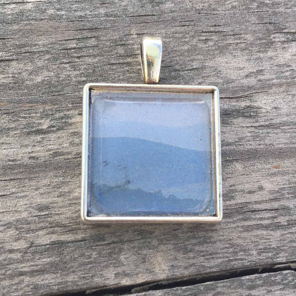 Necklace w/ mountain image